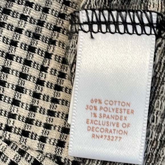 LC Lauren Conrad Ruffle Cold-Shoulder Top NWOT - Picture 6 of 7